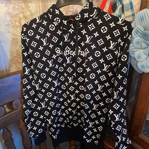 Supreme/Louis Vuitton Hoodie - Size M.